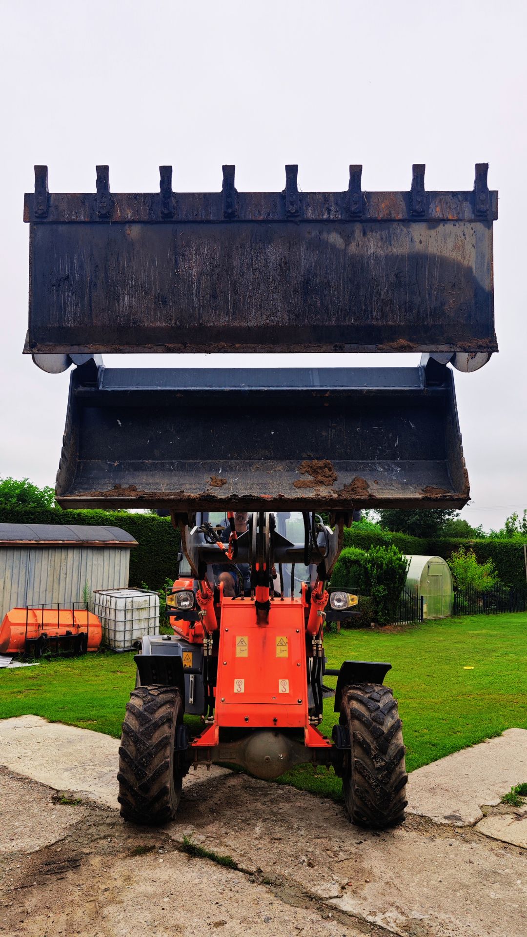 sprzątanie i porządkowanie terenów, usługi transportowe